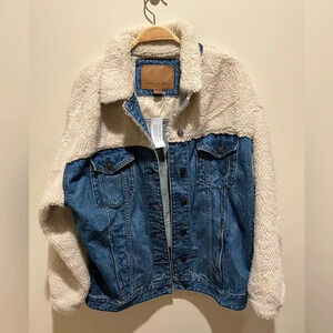 American Eagle Outfitters Blue and Cream Jean Jacket